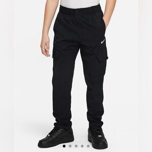 Nike Boy New Cargo Sweatpants in Black
NWT size 6-7Y